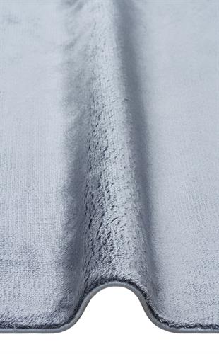 VELVET VT PLAIN MARINE  Düz Renk El Emeği ile Özel Tezgahlarda Üretilen Viskon Uşak Halısı
