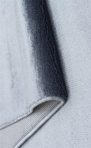 VELVET VT PLAIN MARINE  Düz Renk El Emeği ile Özel Tezgahlarda Üretilen Viskon Uşak Halısı