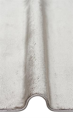VELVET VT PLAIN SILVER  Düz Renk El Emeği ile Özel Tezgahlarda Üretilen Viskon Uşak Halısı
