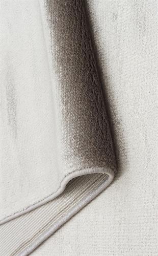 VELVET VT PLAIN SILVER  Düz Renk El Emeği ile Özel Tezgahlarda Üretilen Viskon Uşak Halısı