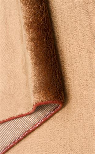 VELVET VT PLAIN TERRA  Düz Renk El Emeği ile Özel Tezgahlarda Üretilen Viskon Uşak Halısı