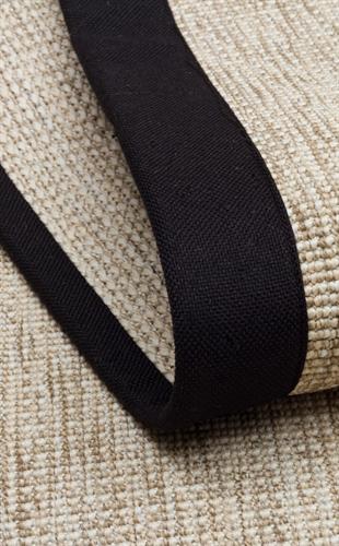 VENTURA VNT 2703 L.BEIGE BRD BLACK  İç ve Dış Mekan Kullanımına Uygun Hav Vermeyen Kolay Temizlenebilir Sisal Görünümlü Halı