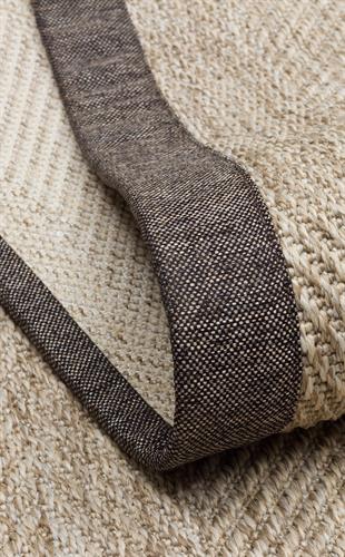 VENTURA VNT 2704 L.BEIGE BRD DARK MIX  İç ve Dış Mekan Kullanımına Uygun Hav Vermeyen Kolay Temizlenebilir Sisal Görünümlü Halı