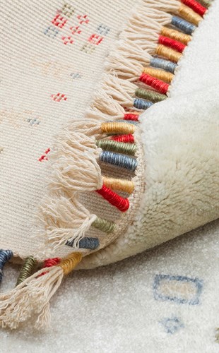 ZARA ZR 06 BEIGE Q  Otantik Desenli Özel Hav Vermeyen ve Kolay Temizlenebilir Tensel Kullanılarak El Emeği ile Özel Tezgahlarda Üretilen Modern Uşak Halısı