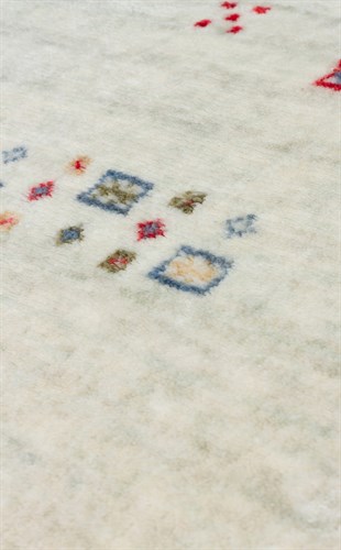 ZARA ZR 06 BEIGE Q  Otantik Desenli Özel Hav Vermeyen ve Kolay Temizlenebilir Tensel Kullanılarak El Emeği ile Özel Tezgahlarda Üretilen Modern Uşak Halısı