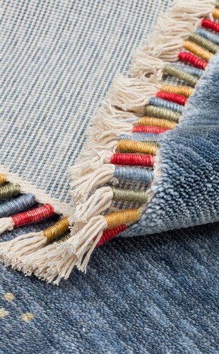 ZARA ZR 06 BLUE Q  Otantik Desenli Özel Hav Vermeyen ve Kolay Temizlenebilir Tensel Kullanılarak El Emeği ile Özel Tezgahlarda Üretilen Modern Uşak Halısı