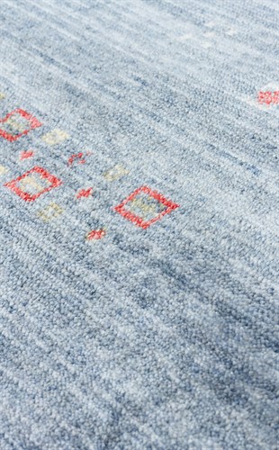 ZARA ZR 06 BLUE Q  Otantik Desenli Özel Hav Vermeyen ve Kolay Temizlenebilir Tensel Kullanılarak El Emeği ile Özel Tezgahlarda Üretilen Modern Uşak Halısı