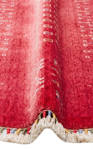 ZARA ZR 06 RED Q  Otantik Desenli Özel Hav Vermeyen ve Kolay Temizlenebilir Tensel Kullanılarak El Emeği ile Özel Tezgahlarda Üretilen Modern Uşak Halısı