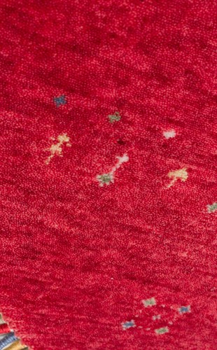 ZARA ZR 06 RED Q  Otantik Desenli Özel Hav Vermeyen ve Kolay Temizlenebilir Tensel Kullanılarak El Emeği ile Özel Tezgahlarda Üretilen Modern Uşak Halısı