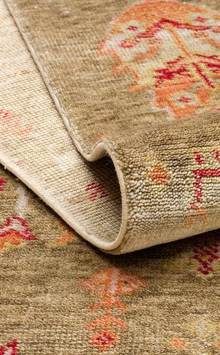 ZARA ZR 08 GREEN AUTUMN  Otantik Desenli Özel Hav Vermeyen ve Kolay Temizlenebilir Tensel Kullanılarak El Emeği ile Özel Tezgahlarda Üretilen Modern Uşak Halısı