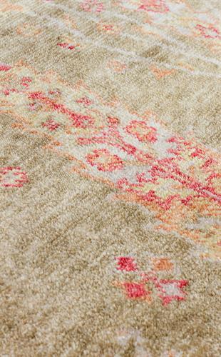 ZARA ZR 08 GREEN AUTUMN Q  Otantik Desenli Özel Hav Vermeyen ve Kolay Temizlenebilir Tensel Kullanılarak El Emeği ile Özel Tezgahlarda Üretilen Modern Uşak Halısı