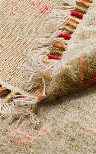 ZARA ZR 08 GREEN AUTUMN Q  Otantik Desenli Özel Hav Vermeyen ve Kolay Temizlenebilir Tensel Kullanılarak El Emeği ile Özel Tezgahlarda Üretilen Modern Uşak Halısı