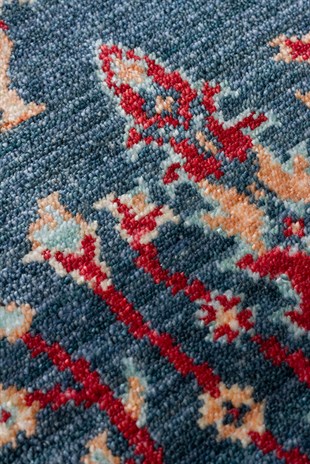 ZARA ZR 08 NAVY TURQUOISE Otantik Desenli Özel Hav Vermeyen ve Kolay Temizlenebilir Tensel Kullanılarak El Emeği ile Özel Tezgahlarda Üretilen Modern Uşak Halısı 