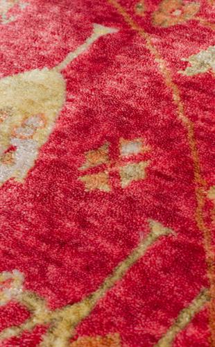 ZARA ZR 08 RED AUTUMN Q  Otantik Desenli Özel Hav Vermeyen ve Kolay Temizlenebilir Tensel Kullanılarak El Emeği ile Özel Tezgahlarda Üretilen Modern Uşak Halısı