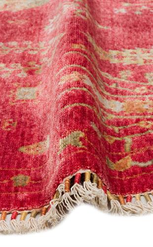 ZARA ZR 08 RED AUTUMN Q  Otantik Desenli Özel Hav Vermeyen ve Kolay Temizlenebilir Tensel Kullanılarak El Emeği ile Özel Tezgahlarda Üretilen Modern Uşak Halısı