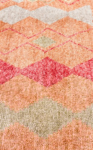 ZARA ZR 10 RED AUTUMN  Otantik Desenli Özel Hav Vermeyen ve Kolay Temizlenebilir Tensel Kullanılarak El Emeği ile Özel Tezgahlarda Üretilen Modern Uşak Halısı