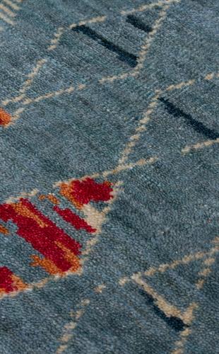 ZARA ZR 15 AQUA MULTY  Otantik Desenli Özel Hav Vermeyen ve Kolay Temizlenebilir Tensel Kullanılarak El Emeği ile Özel Tezgahlarda Üretilen Modern Uşak Halısı