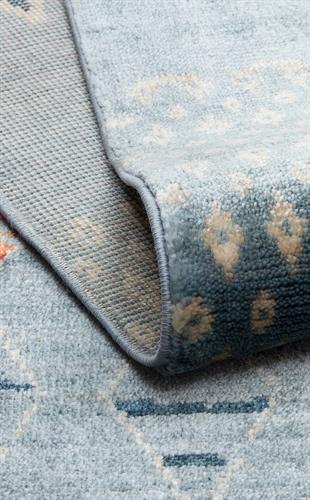 ZARA ZR 15 AQUA MULTY  Otantik Desenli Özel Hav Vermeyen ve Kolay Temizlenebilir Tensel Kullanılarak El Emeği ile Özel Tezgahlarda Üretilen Modern Uşak Halısı