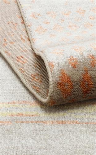 ZARA ZR 15 BEIGE AUTUMN  Otantik Desenli Özel Hav Vermeyen ve Kolay Temizlenebilir Tensel Kullanılarak El Emeği ile Özel Tezgahlarda Üretilen Modern Uşak Halısı