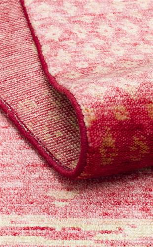 ZARA ZR 15 RED AUTUMN  Otantik Desenli Özel Hav Vermeyen ve Kolay Temizlenebilir Tensel Kullanılarak El Emeği ile Özel Tezgahlarda Üretilen Modern Uşak Halısı