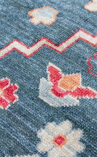 ZARA ZR 17 NAVY MULTY  Otantik Desenli Özel Hav Vermeyen ve Kolay Temizlenebilir Tensel Kullanılarak El Emeği ile Özel Tezgahlarda Üretilen Modern Uşak Halısı