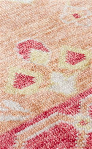 ZARA ZR 17 RED AUTUMN  Otantik Desenli Özel Hav Vermeyen ve Kolay Temizlenebilir Tensel Kullanılarak El Emeği ile Özel Tezgahlarda Üretilen Modern Uşak Halısı