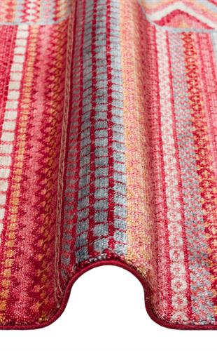 ZARA ZR 18 RED MULTY  Otantik Desenli Özel Hav Vermeyen ve Kolay Temizlenebilir Tensel Kullanılarak El Emeği ile Özel Tezgahlarda Üretilen Modern Uşak Halısı