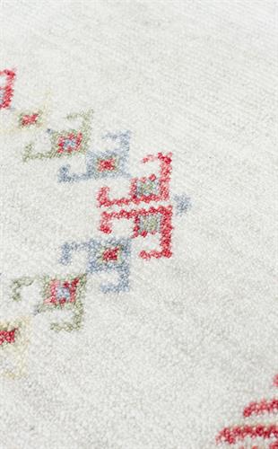 ZARA ZR 20 BEIGE  Otantik Desenli Özel Hav Vermeyen ve Kolay Temizlenebilir Tensel Kullanılarak El Emeği ile Özel Tezgahlarda Üretilen Modern Uşak Halısı