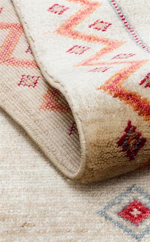 ZARA ZR 20 LIGHT MULTY  Otantik Desenli Özel Hav Vermeyen ve Kolay Temizlenebilir Tensel Kullanılarak El Emeği ile Özel Tezgahlarda Üretilen Modern Uşak Halısı