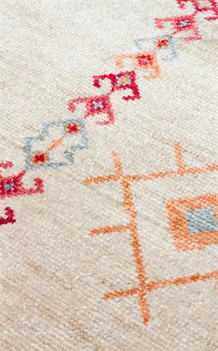 ZARA ZR 20 LIGHT MULTY  Otantik Desenli Özel Hav Vermeyen ve Kolay Temizlenebilir Tensel Kullanılarak El Emeği ile Özel Tezgahlarda Üretilen Modern Uşak Halısı