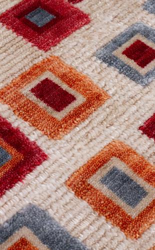 ZARA ZR 21 BEIGE MULTY  Otantik Desenli Özel Hav Vermeyen ve Kolay Temizlenebilir Tensel Kullanılarak El Emeği ile Özel Tezgahlarda Üretilen Modern Uşak Halısı