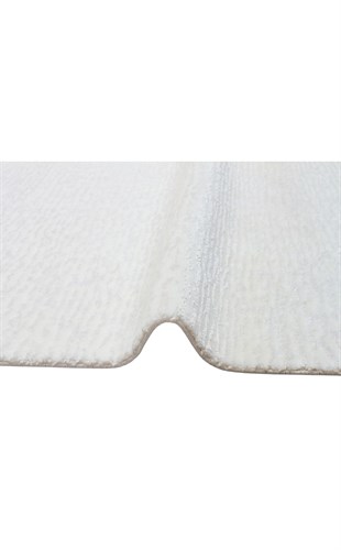 MAJESTY MJ 01 IVORY NZ  El Emeği ile Yün Viskon ve Tencel İpliklerden Üretilen Sade Desenli Makına Dokuma Uşak Halısı