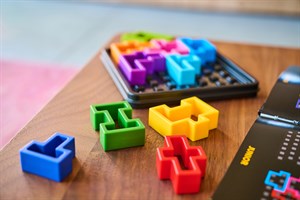 IQ Deluxe - Square 14+ Yaş