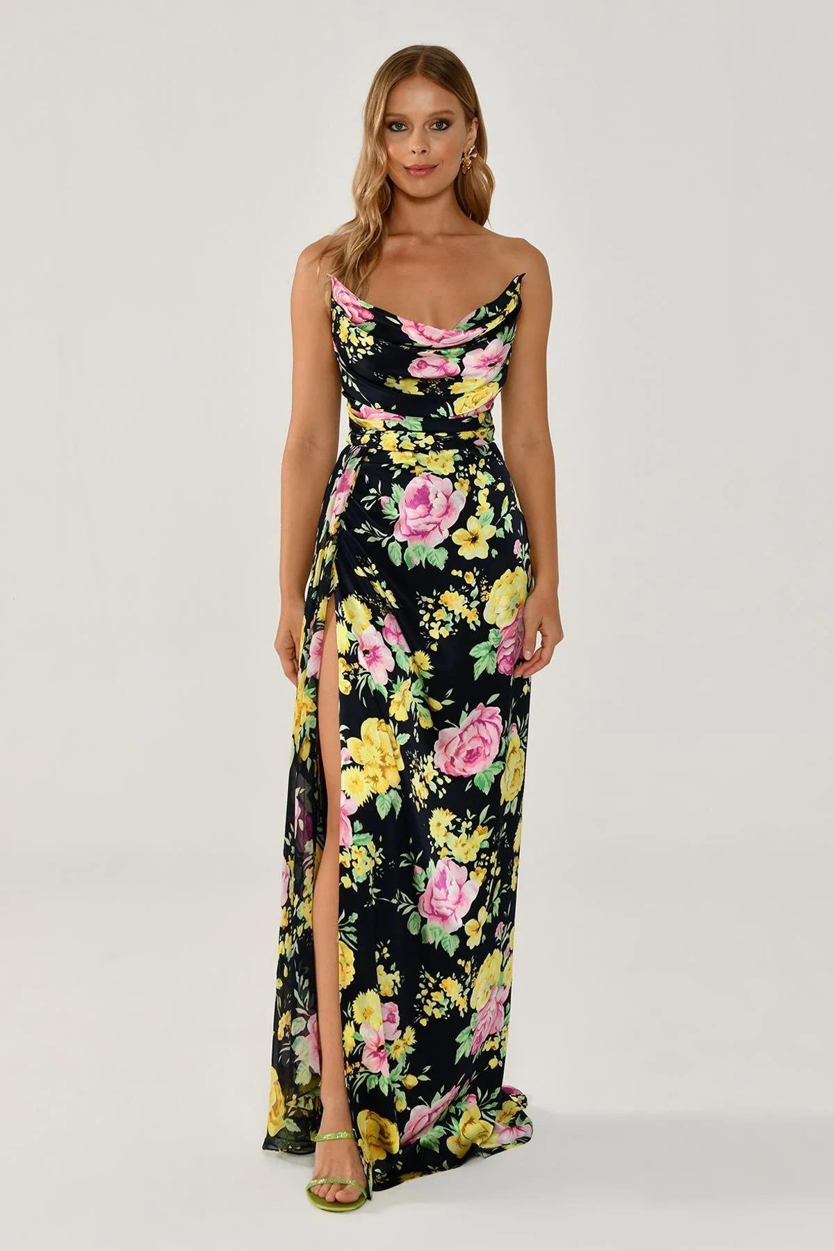 HANZADE ALTAYLIKayık Yaka Yırtmaçlı Desenli Saten Uzun Elbise