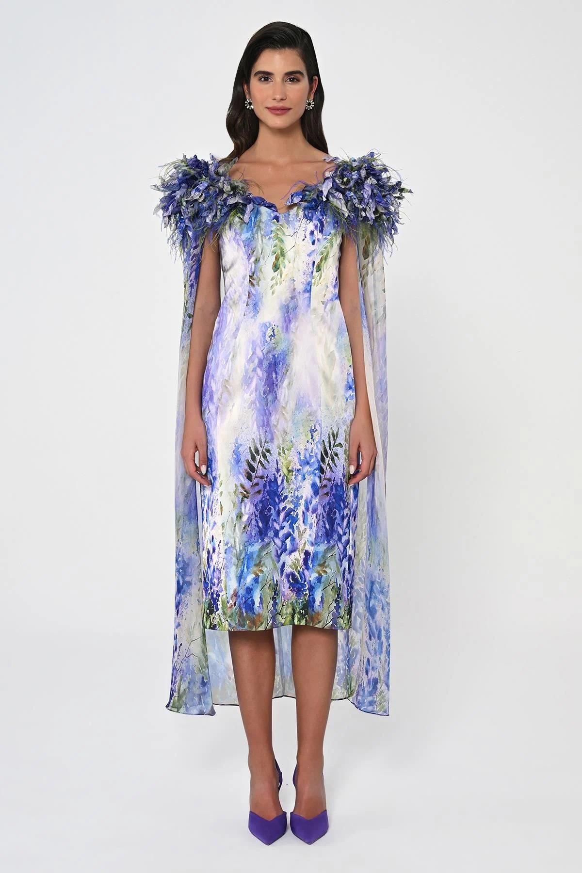 HANZADE ALTAYLIOmuzları Tüylü Şifon Pelerinli Saten Midi Elbise