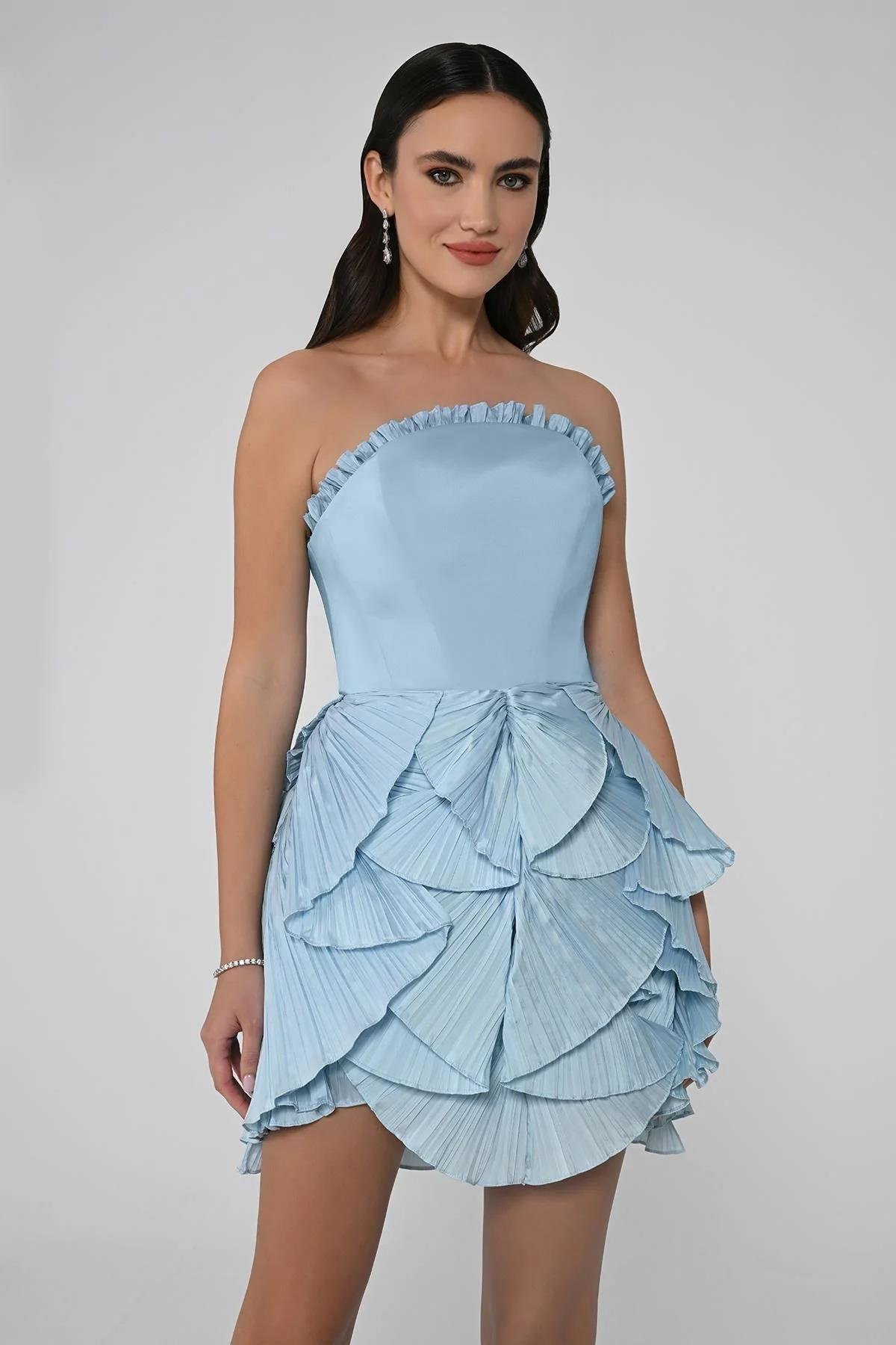 HANZADE ALTAYLIStraplez Parlak Tafta Kumaş Kısa Elbise