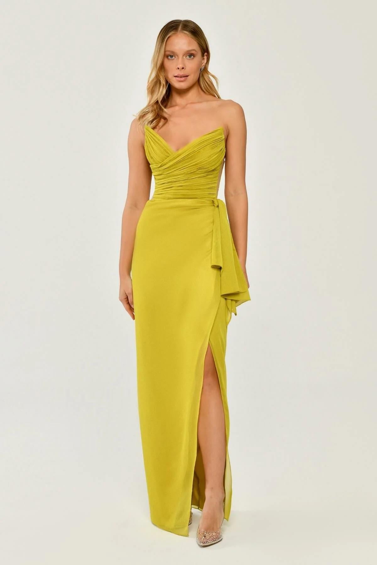 HANZADE ALTAYLIStraplez Üst Pliseli Yandan Yırtmaçlı Şifon Uzun Elbise