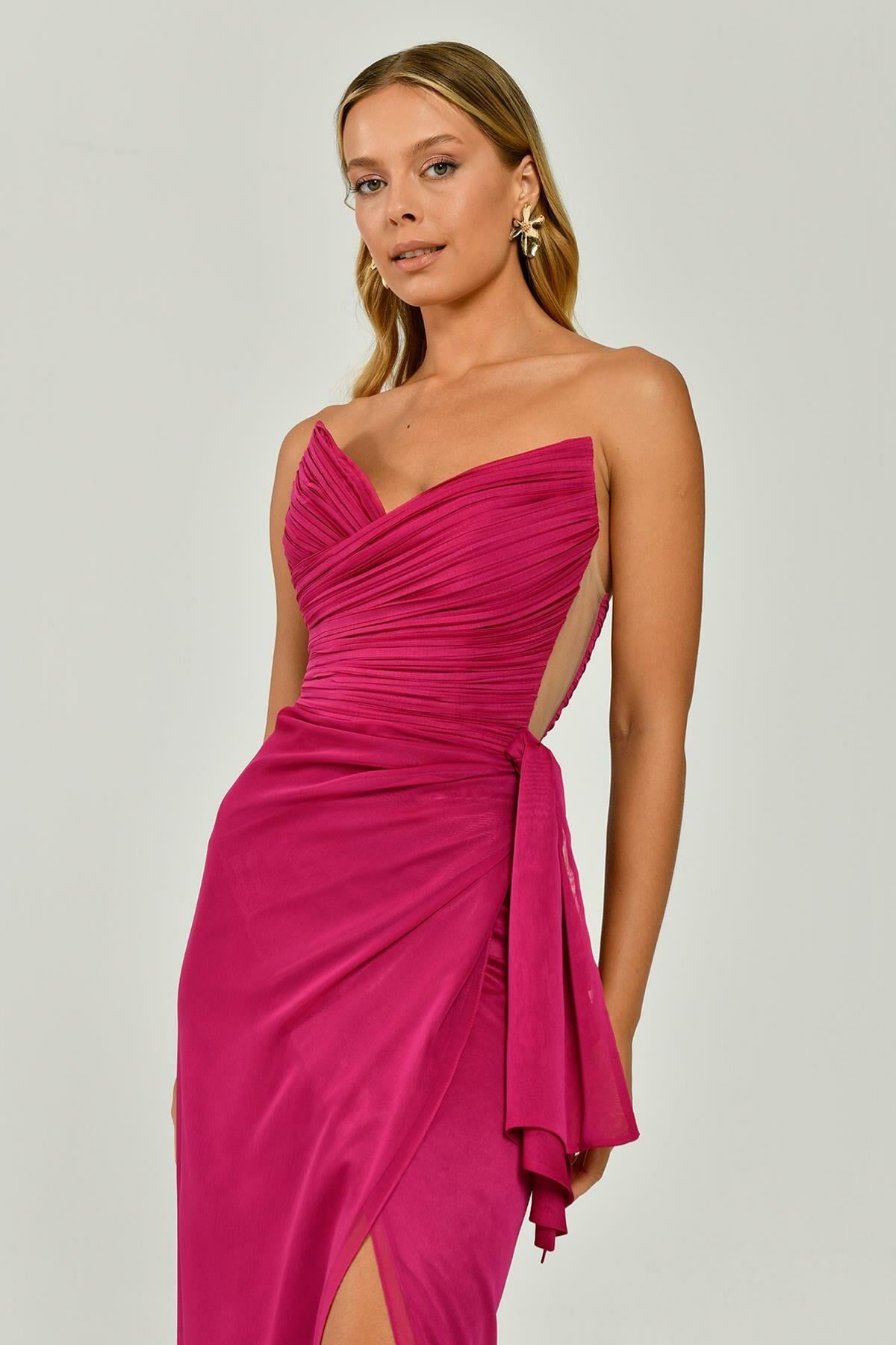 HANZADE ALTAYLIStraplez Üst Pliseli Yandan Yırtmaçlı Şifon Uzun Elbise