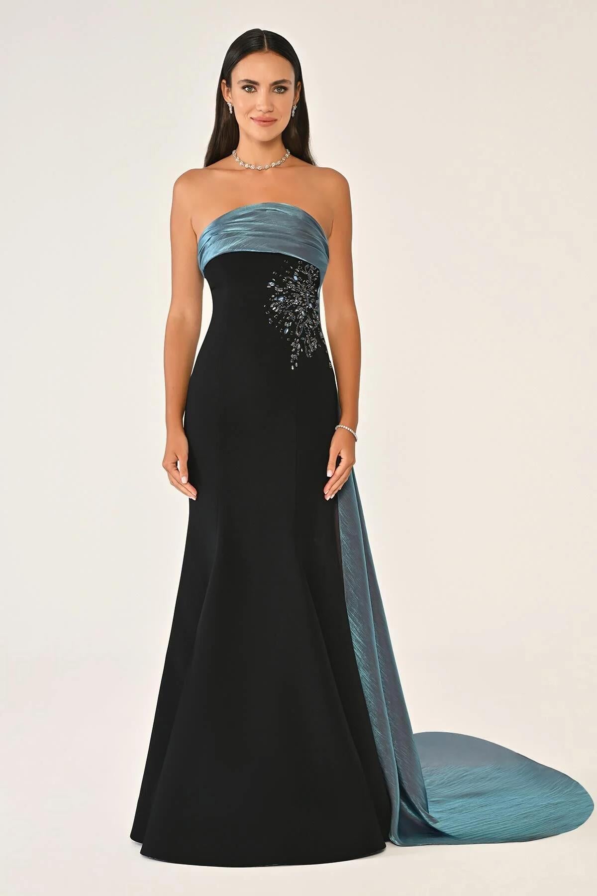 ALFABETAStraplez Üstü İşlemeli Kuyruklu Krep Uzun Elbise