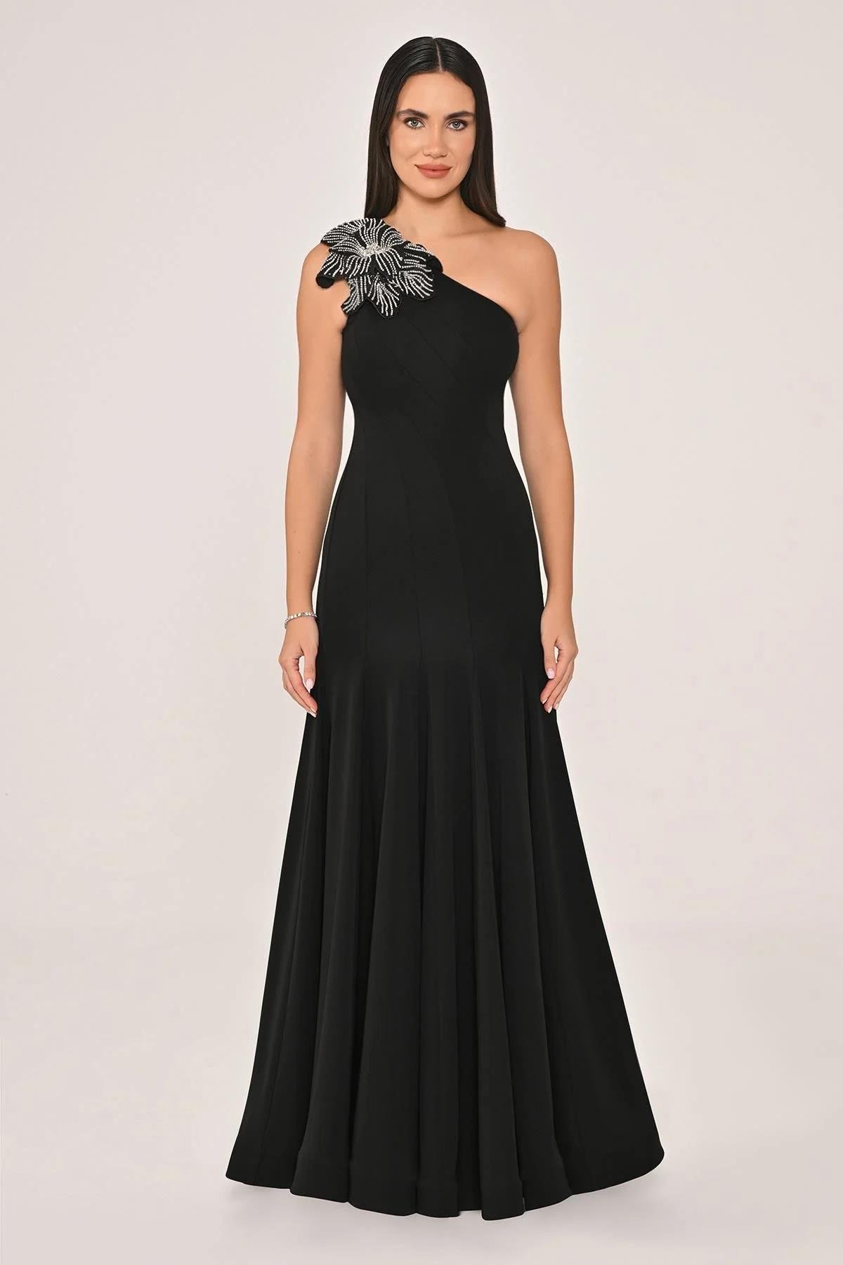 ALFABETATek Omuz Çiçek Aksesuarlı Krep Uzun Elbise