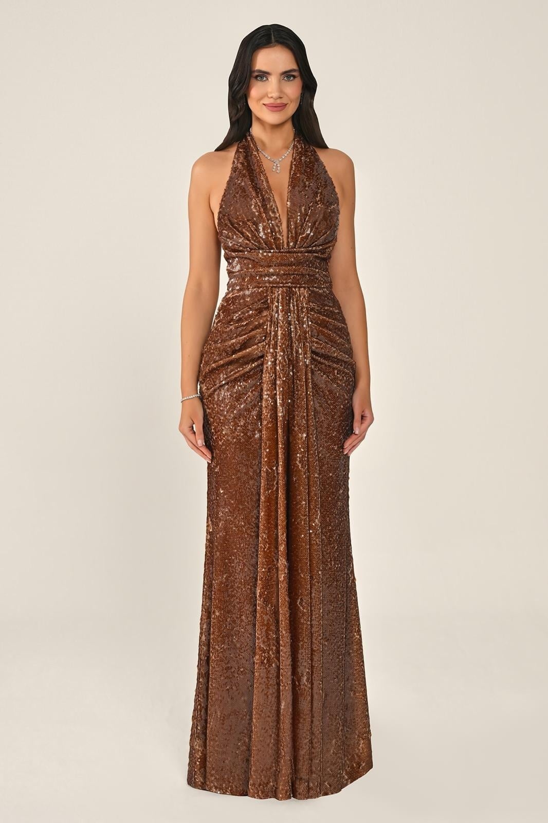 ALFABETABoyundan Askılı V Yaka Drapeli Payet Uzun Abiye Elbise