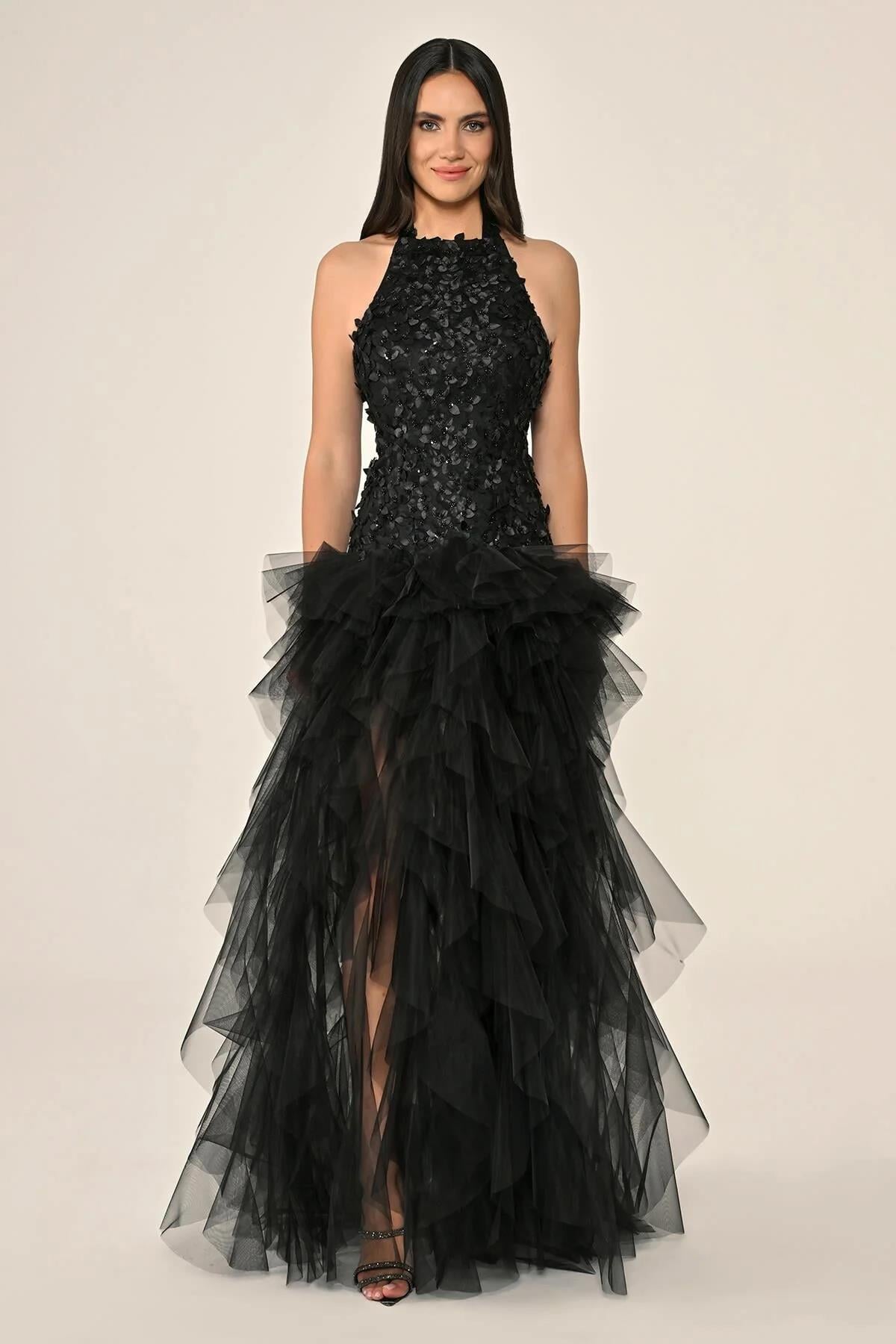 ALFABETAHalter Yaka Üst 3 Boyut Çiçekli Eteği Katlı Tül Uzun Elbise