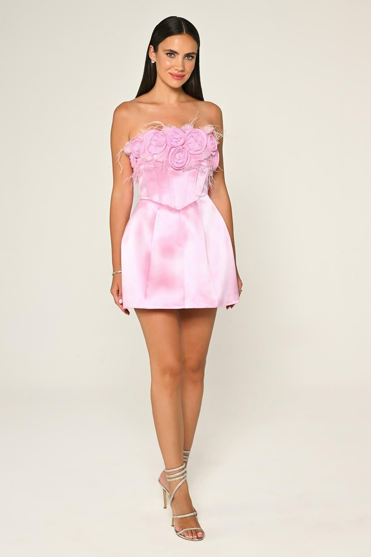 ALFABETAStraplez Üst Çiçek Aksesuarlı Mat Saten Kısa