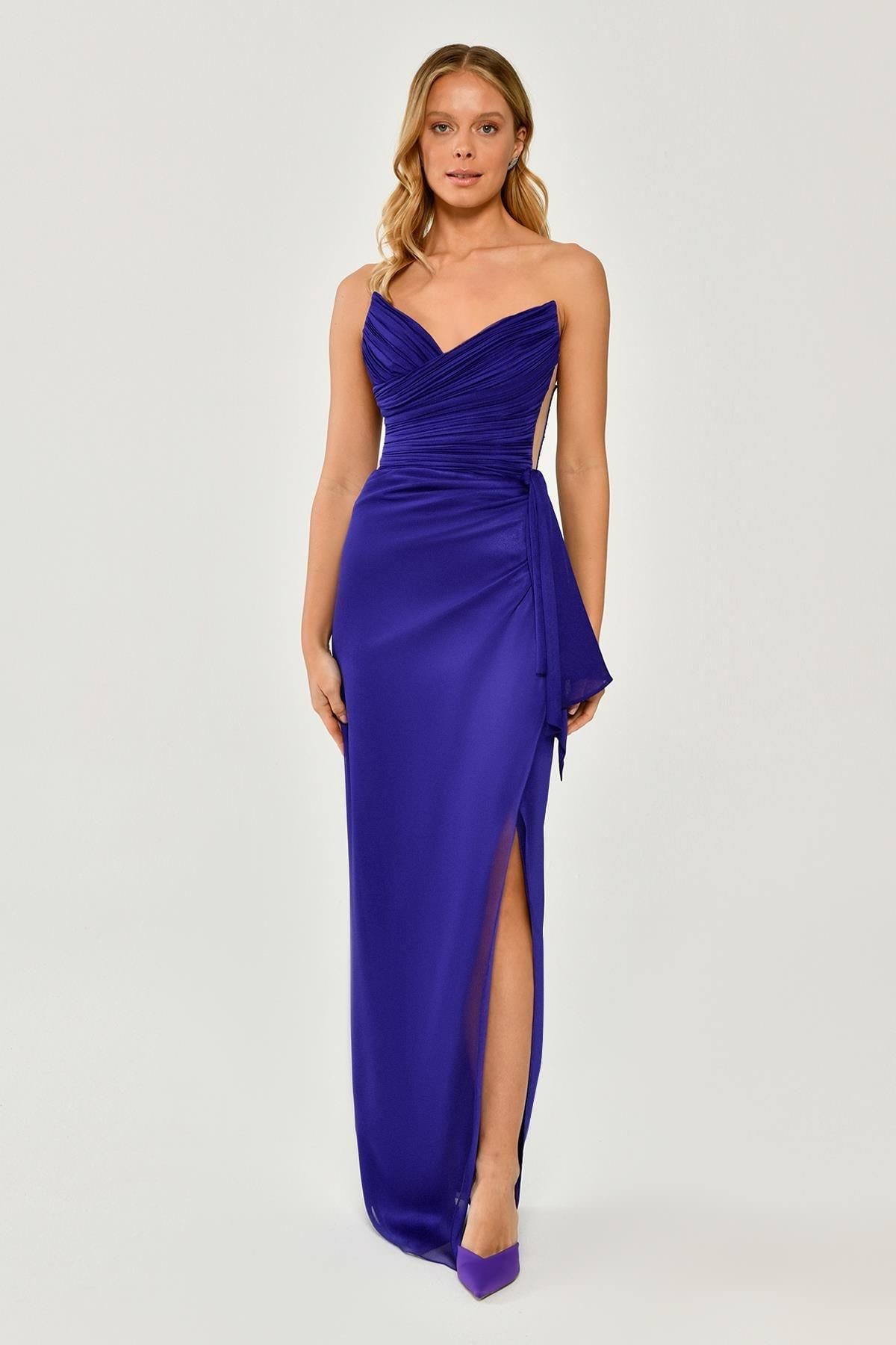 HANZADE ALTAYLIStraplez Üst Pliseli Yandan Yırtmaçlı Şifon Uzun Elbise