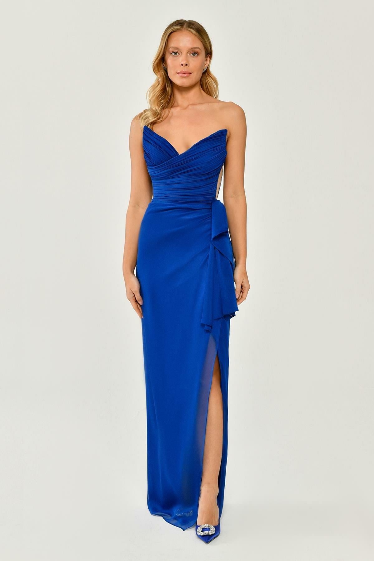 HANZADE ALTAYLIStraplez Üst Pliseli Yandan Yırtmaçlı Şifon Uzun Elbise