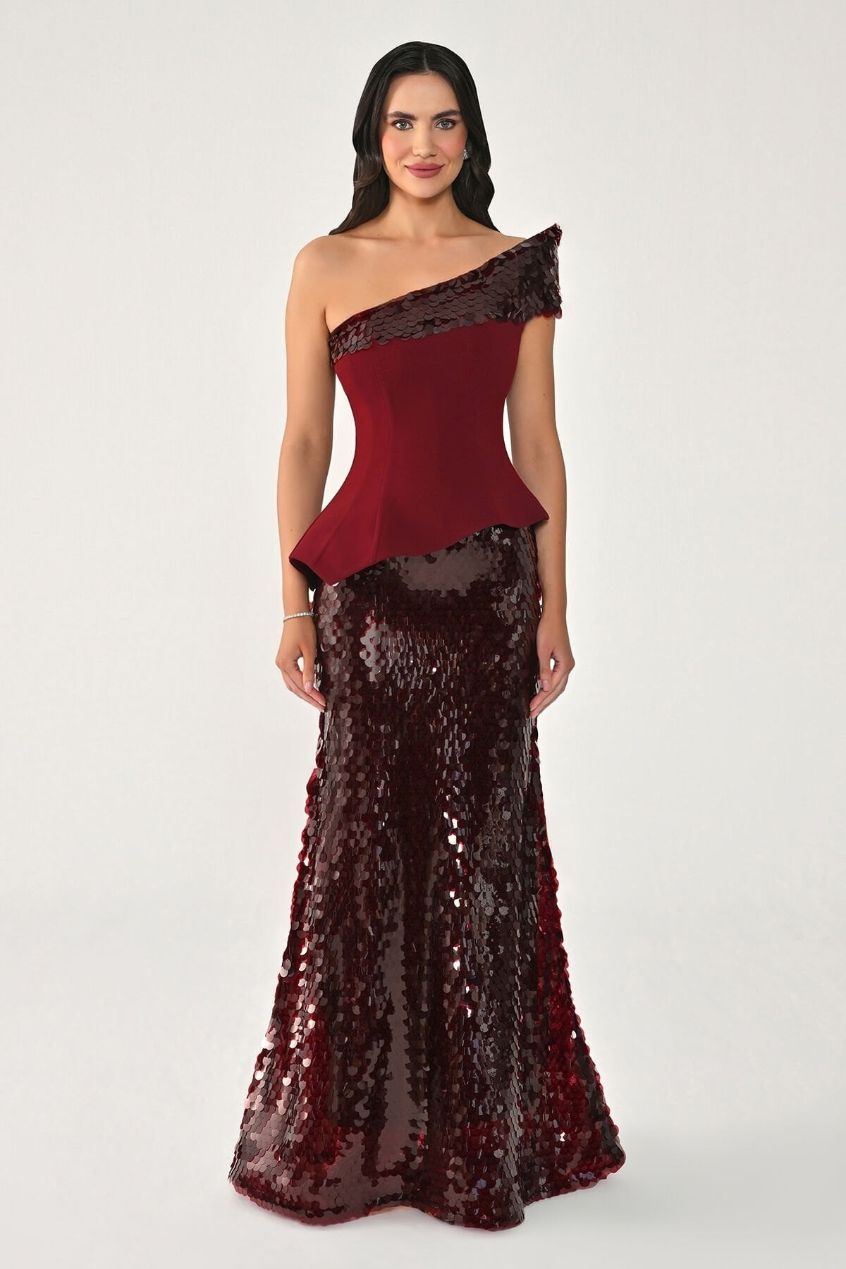 ALFABETATek Omuz Üst Asimetrik Kesim Pullu Uzun Abiye Elbise