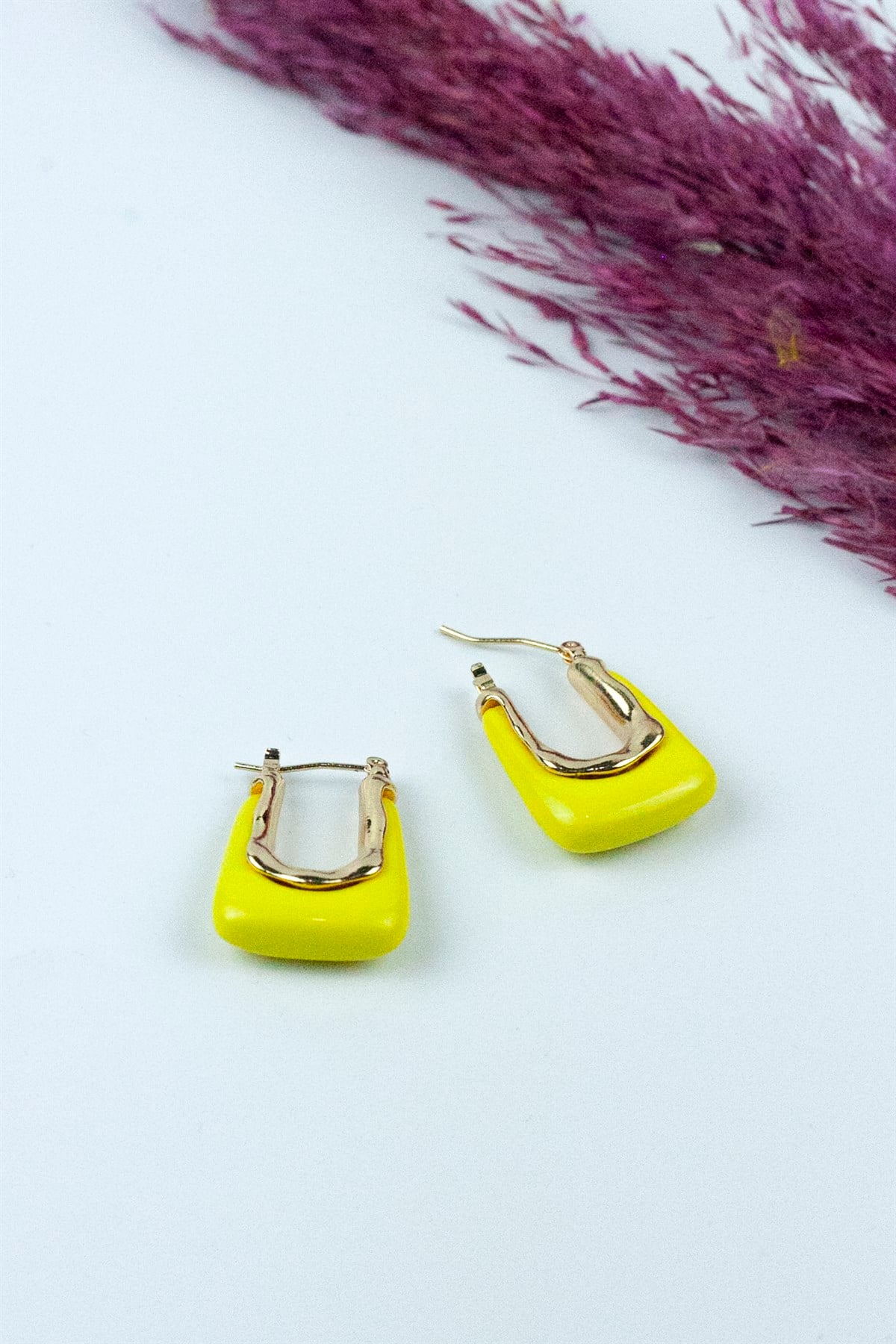 Dikdörtgen Model Sarı Mineli Küpe