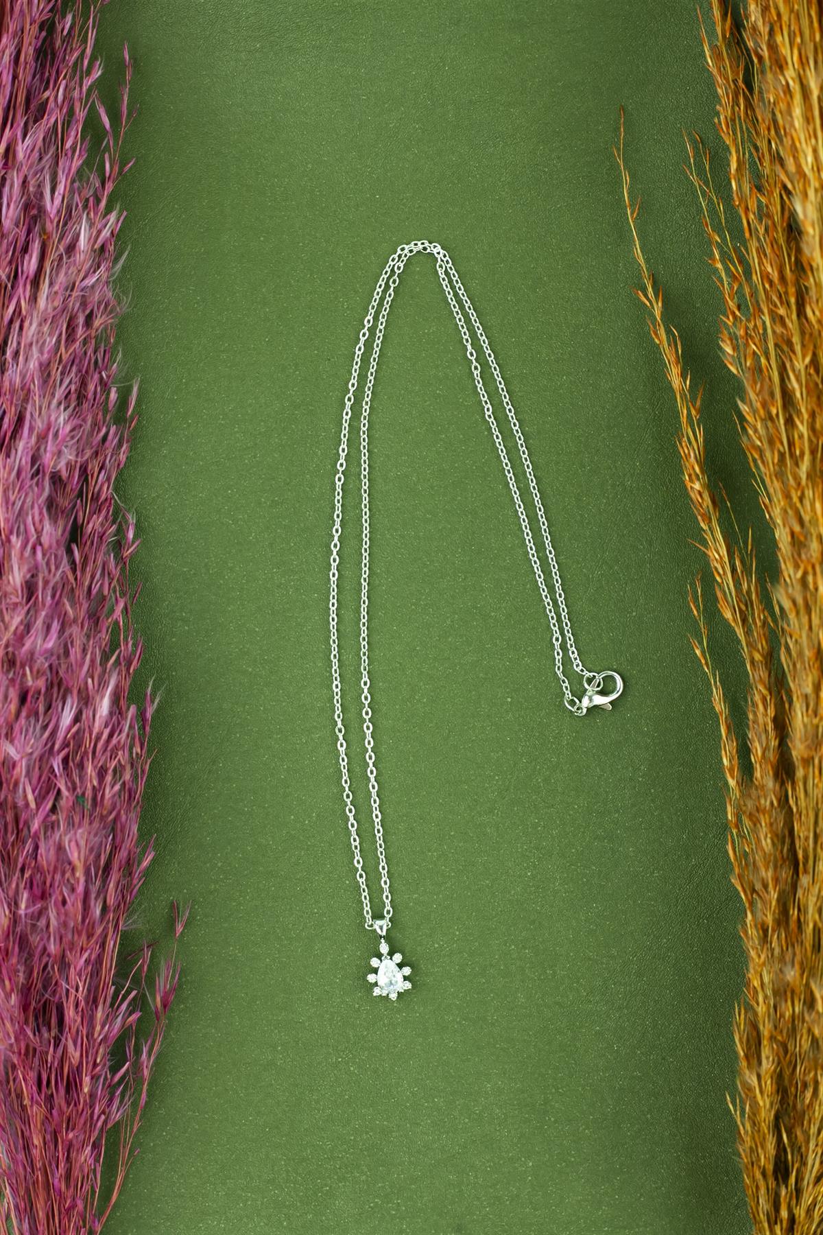 Gümüş Renk Zarif Model Zirkon İşlemeli Kolye 4462