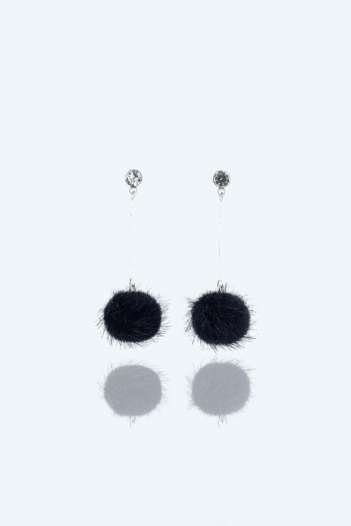 PELUŞ TAŞLI KADIN KÜPE