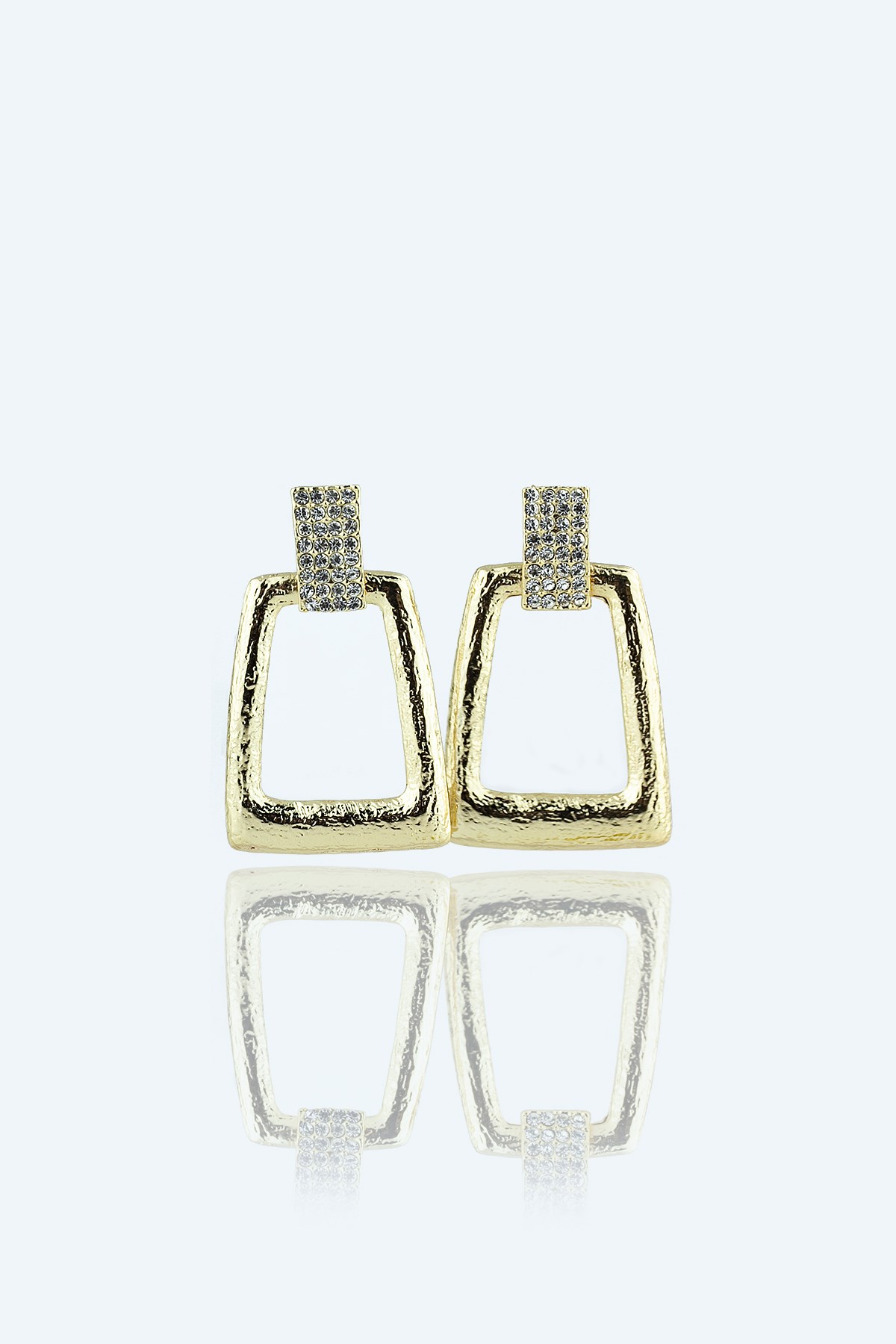 TAŞLI HALKA MODEL KADIN KÜPE